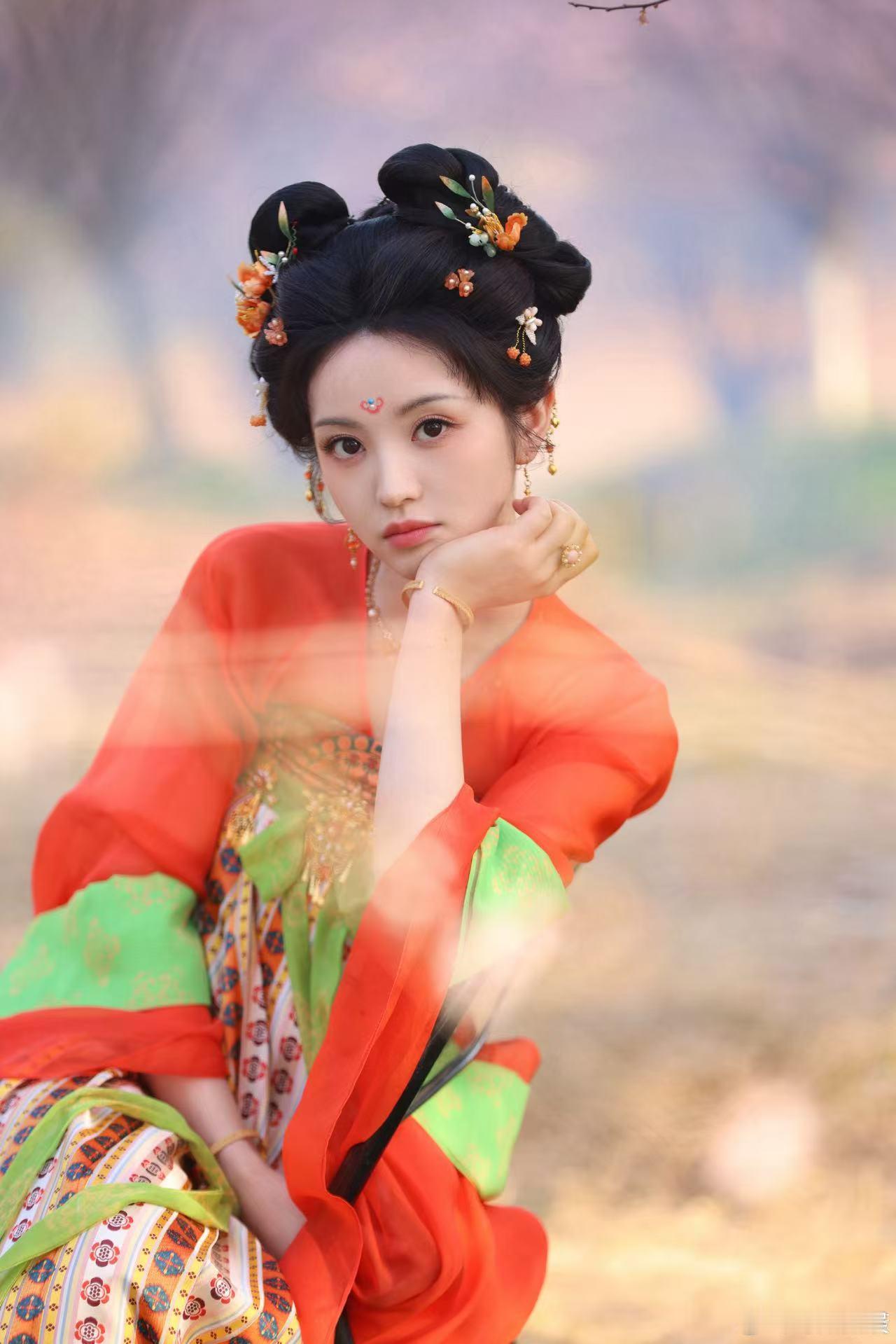 田曦薇子夜归片场照田曦薇骑马射弩田曦薇骑马射弩，好看，[期待][期待][期待] 