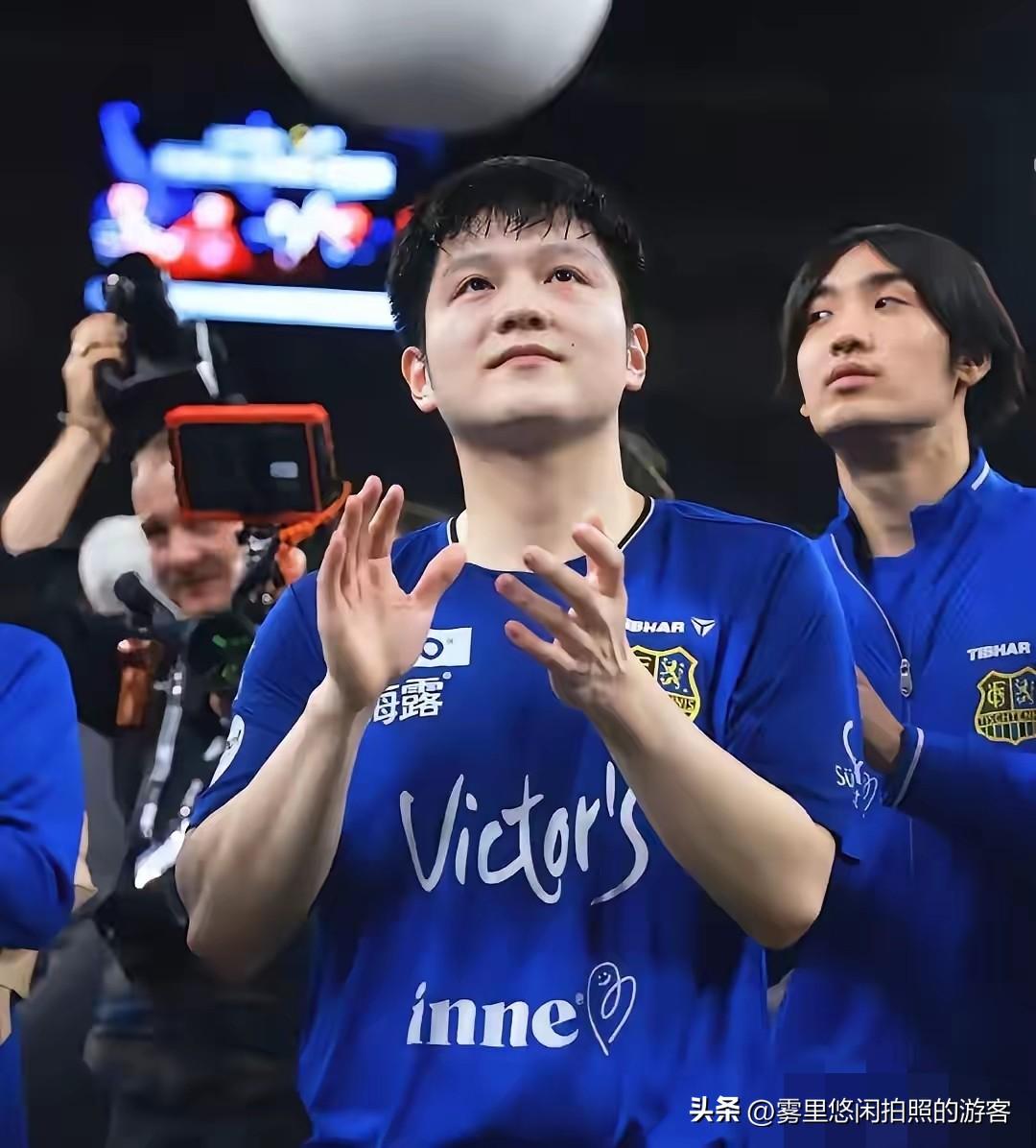 郝帅在直播间回答网友提问：樊振东19岁拿世界冠军算不算天赋异禀？郝帅的回答很肯定