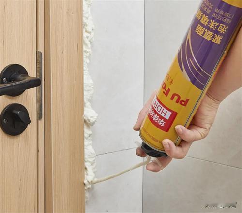 60秒看完装修中哪些位置用什么胶？
①如果需要承重选择结构胶。这种结构胶一般做玻