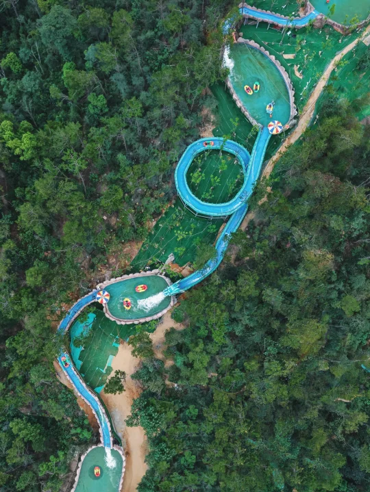 新开的‼️不出武汉，坐着地铁去漂流