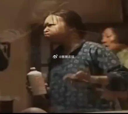 刘天池当年在张艺谋的房间外等了他四个小时，对方见了她连门都进不去，张艺谋放话：“