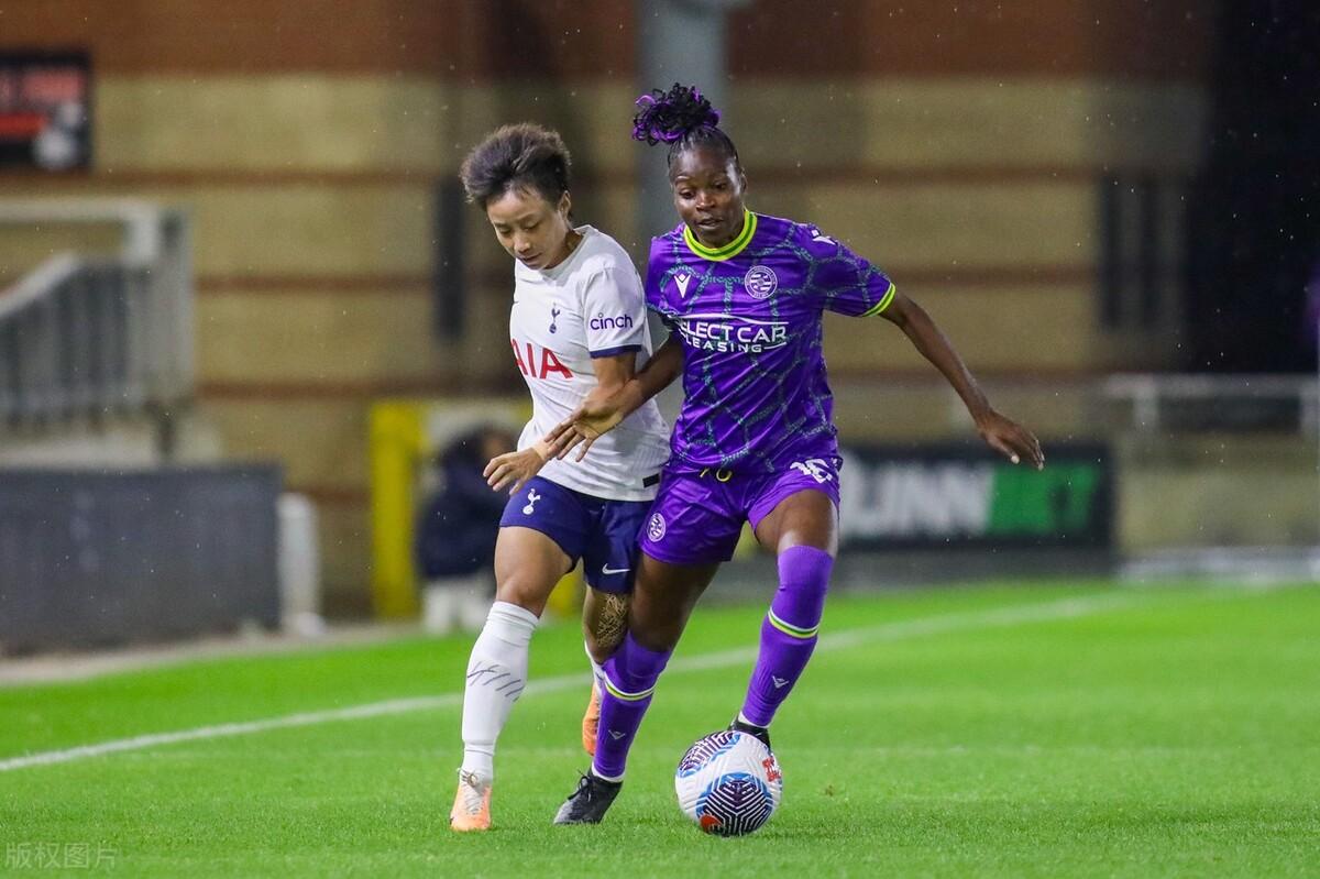 张琳艳留洋的经典画面！[给力]为什么要出去踢球？[what]这就是最好的阐释。[