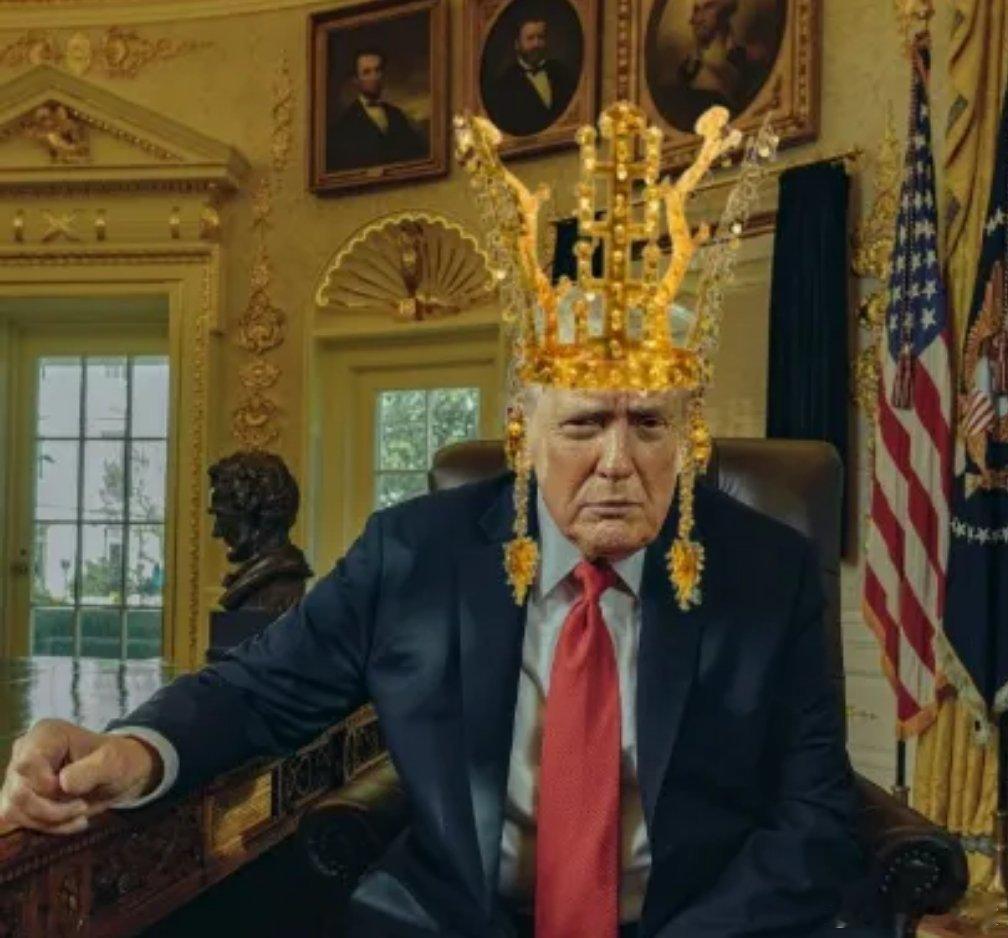 李在明送特朗普王冠你怎么看李在明送王冠给特朗普，看上去是正常的外交礼仪，实际上李