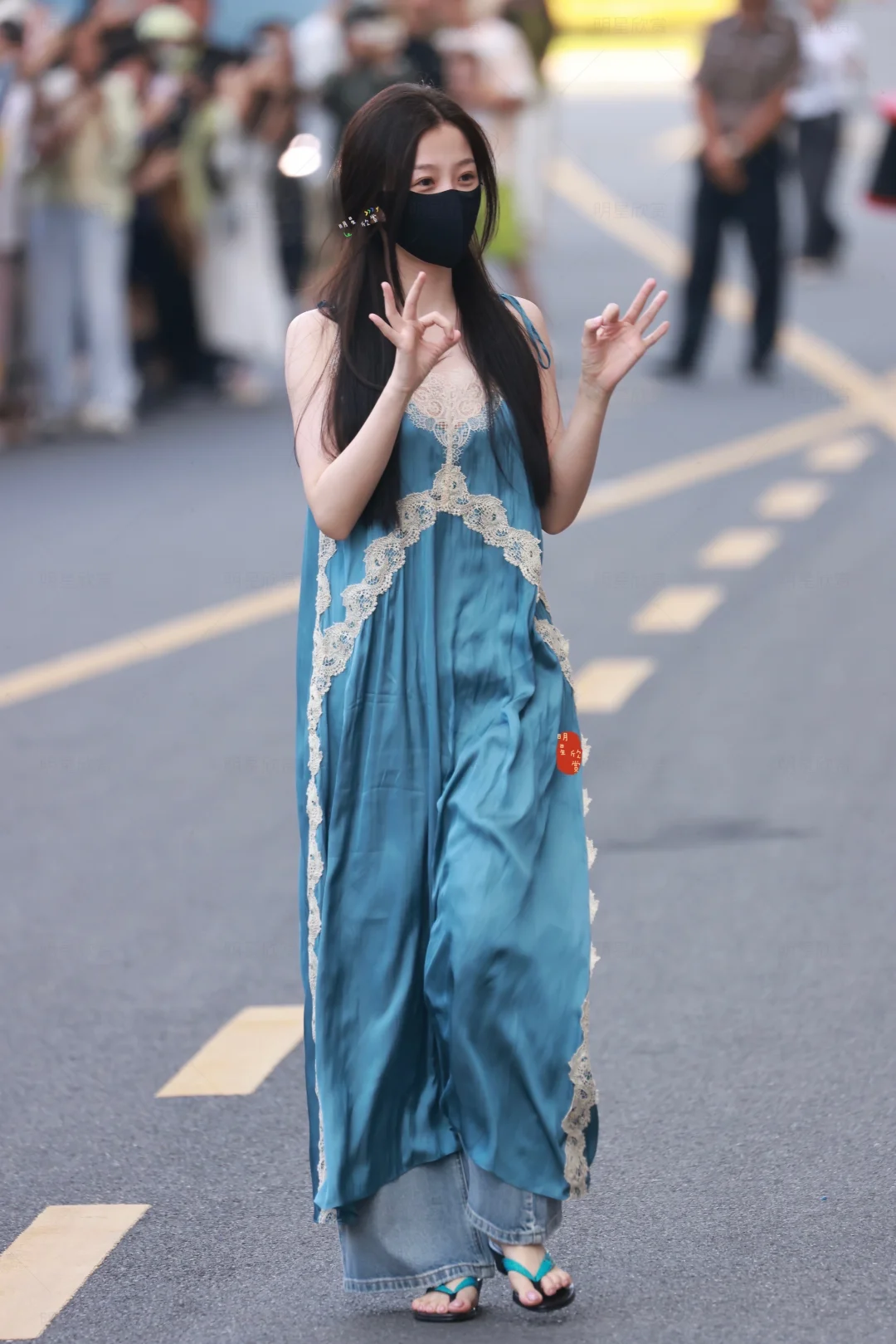 蓝色系的欣欣子，美美上班啦