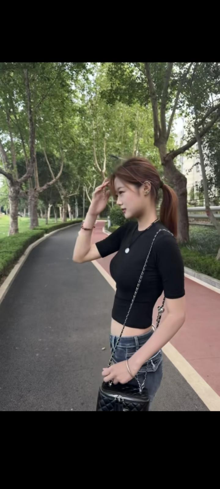  不用刻意诉说想念，风掠过的时候，都在替我惦记你。