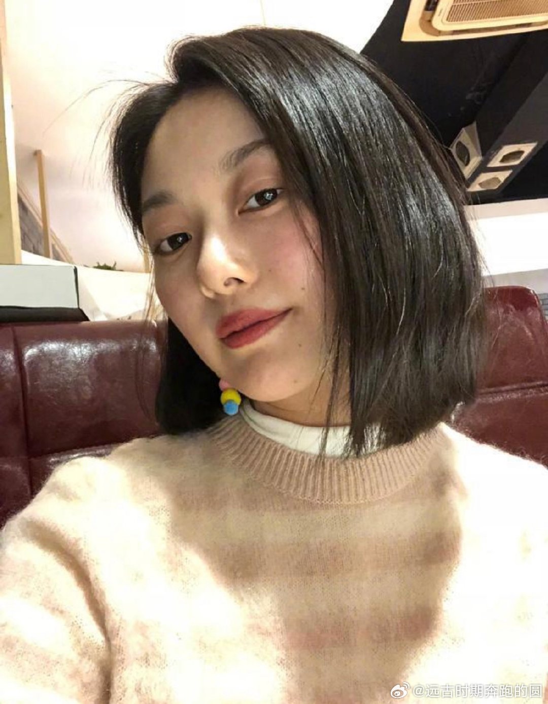晚晚奚梦瑶曾是最好的朋友唏嘘～曾经并肩同行的挚友，终究走向了截然不同的人生。两人
