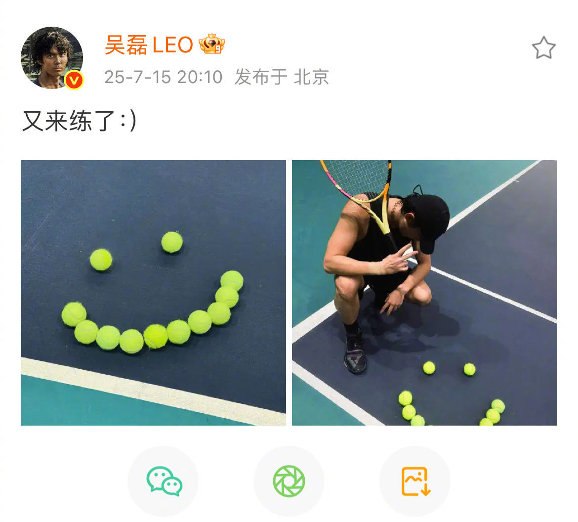 吴磊网球笑脸合拍糟了！完全沉浸在打网球中，流畅的肌肉线条，这宽肩也太有安全感了，