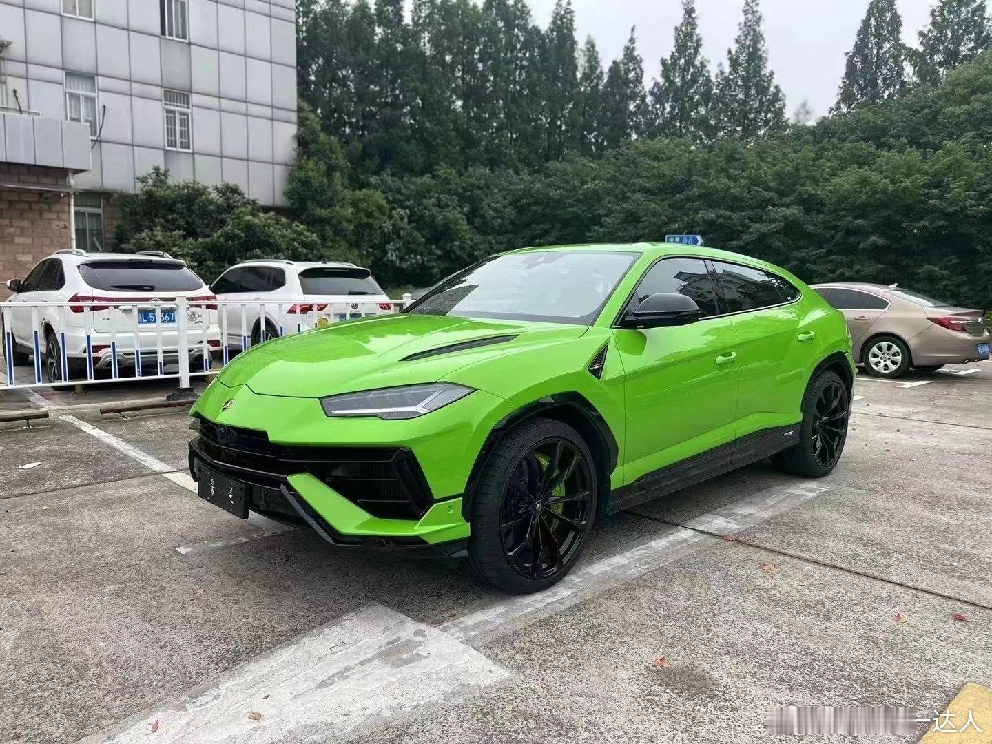 兰博基尼urus S，绿色真好看。 ​​​