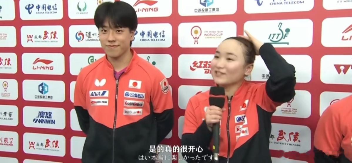 伊藤美诚与新搭档篠塚大登在成都混团世界杯中的笑容引发全网热议，昔日搭档水谷隼的吐