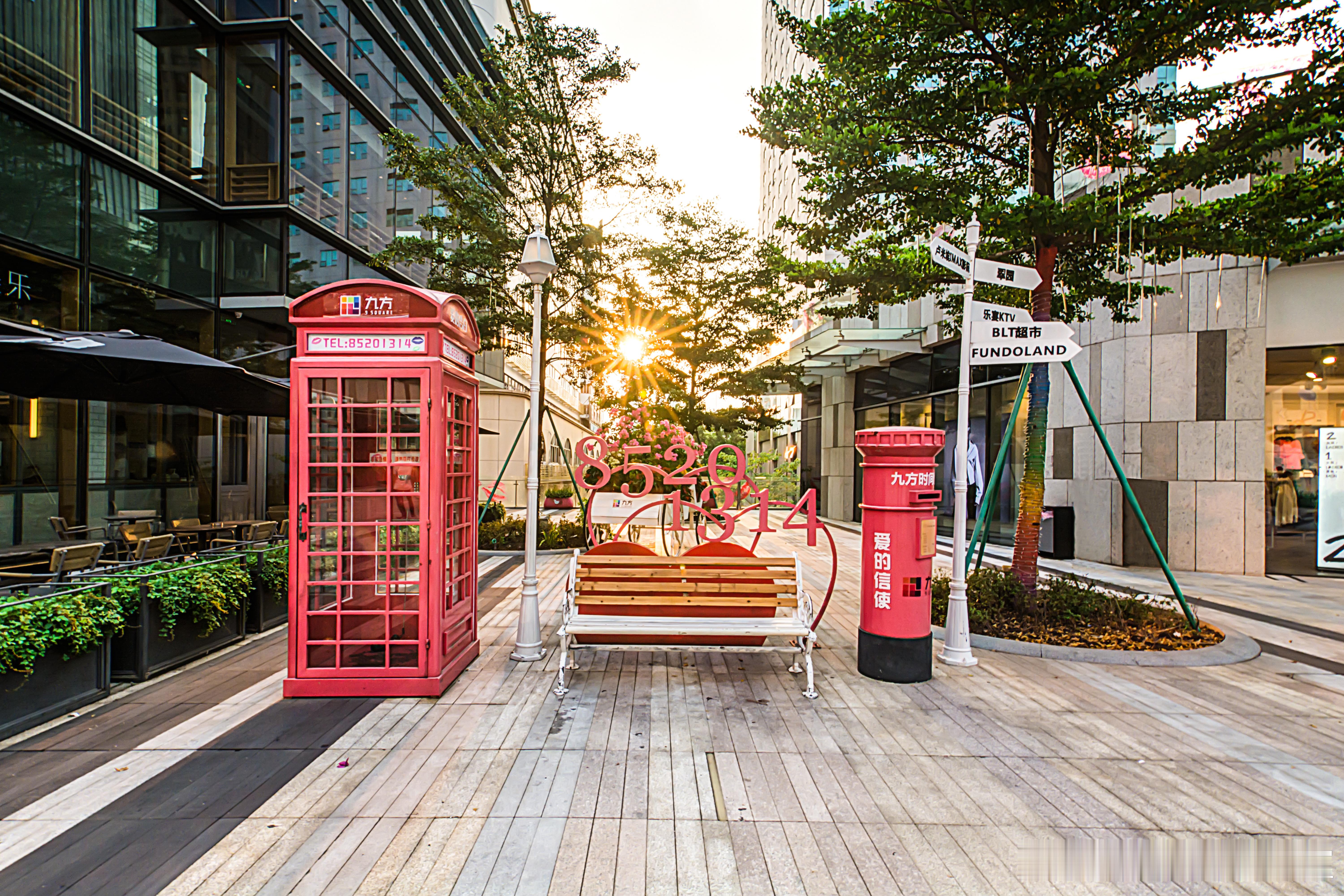 法律上持有公司股权的自然人或机构叫股东股东是公司的出资人或投资人，包括有限责任公