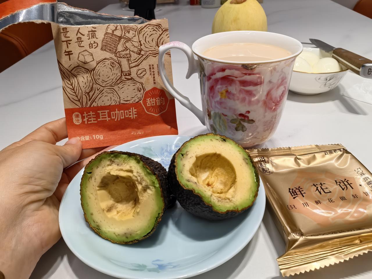 从阳光灿烂，25度的普洱回到了阴冷潮湿，气温0度的宁波，整个人都紧绷了起来。
 