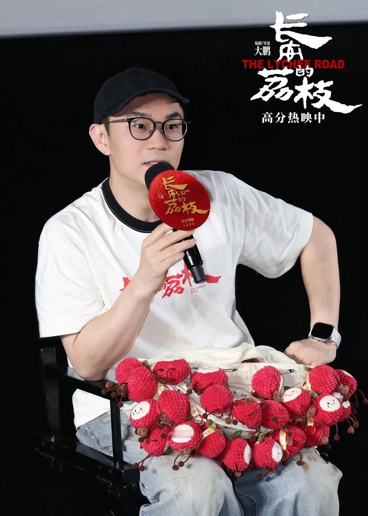 《长安的荔枝》19天刚过6亿，离10亿目标还差4亿。

大鹏急了，在网上问观众为