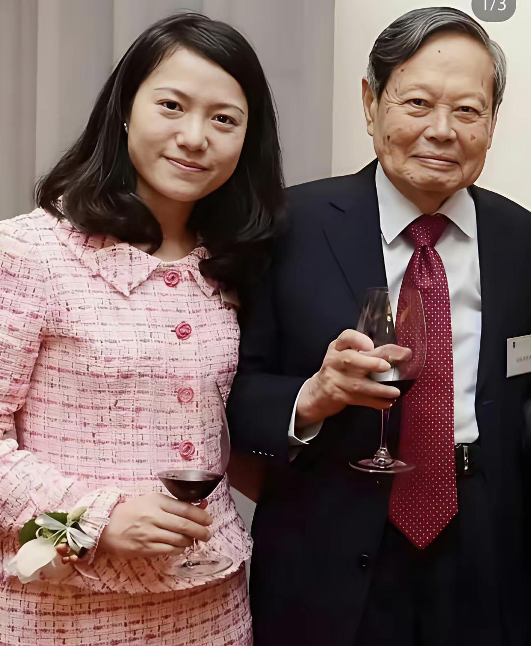 刚刚得到消息，享誉世界的物理学家杨振宁先生，因病于2025年10月18日12时0