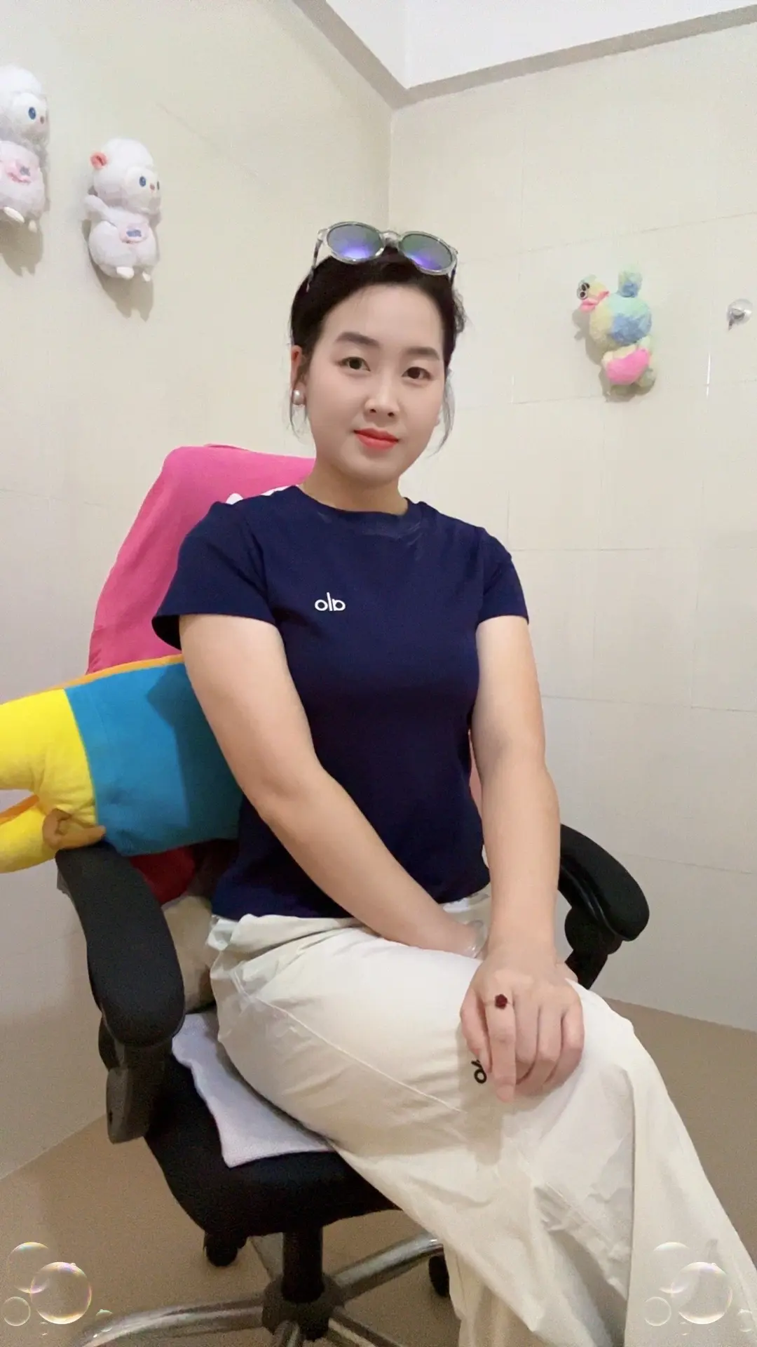 多少男人因为没钱，放弃了心爱的女人，多少女人因为钱，躺进了别人的怀里...