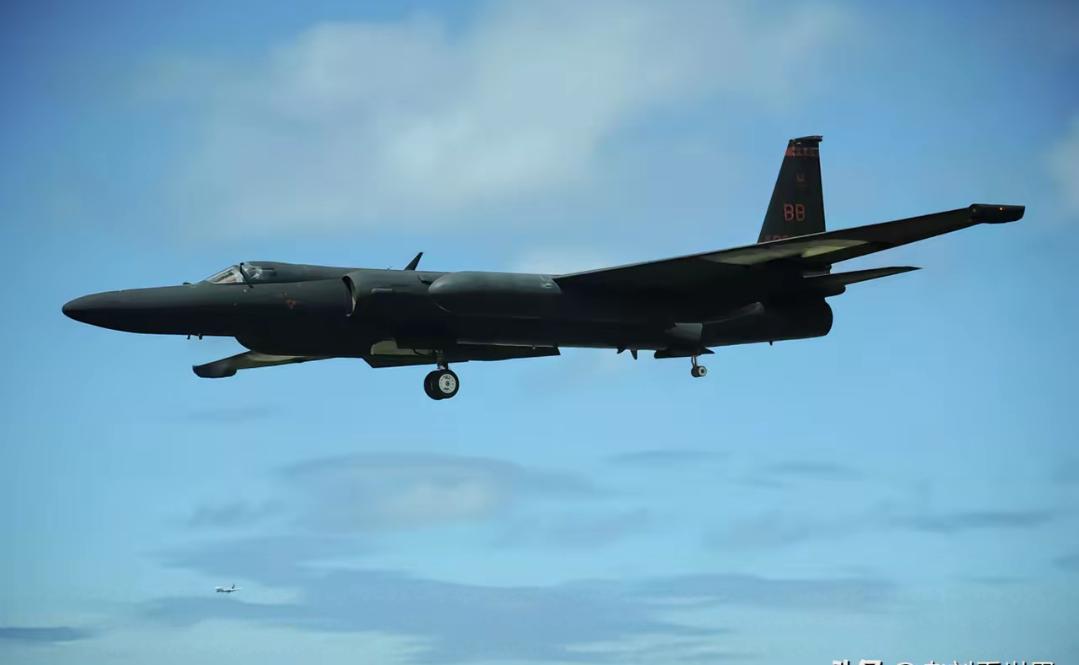 【最新消息：美国RC-135U侦察机夜间在索契附近飞行】
莫斯科时间2025年1