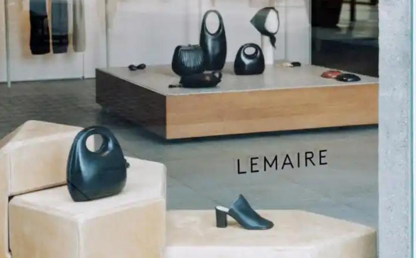 长马褂、长辫、剪刀，法国品牌LEMAIRE把这三个元素拼在一起，推向市场，这不是