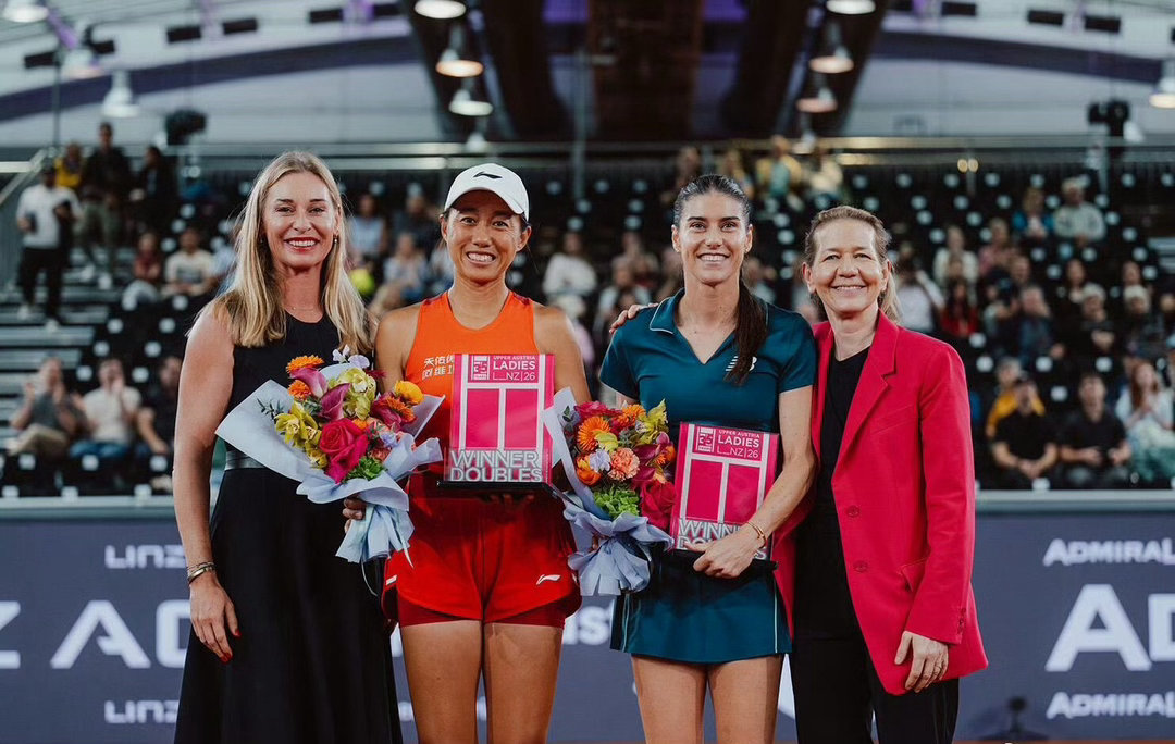 37岁中国金花再度绽放！张帅历经旅途波折拿下WTA林茨站冠军，18座奖杯书写老将