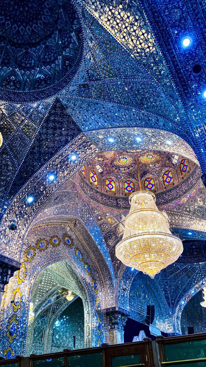 伊朗设拉子的 Shah Cheragh 神社和清真寺建筑群。该建筑群尤其以其精美...