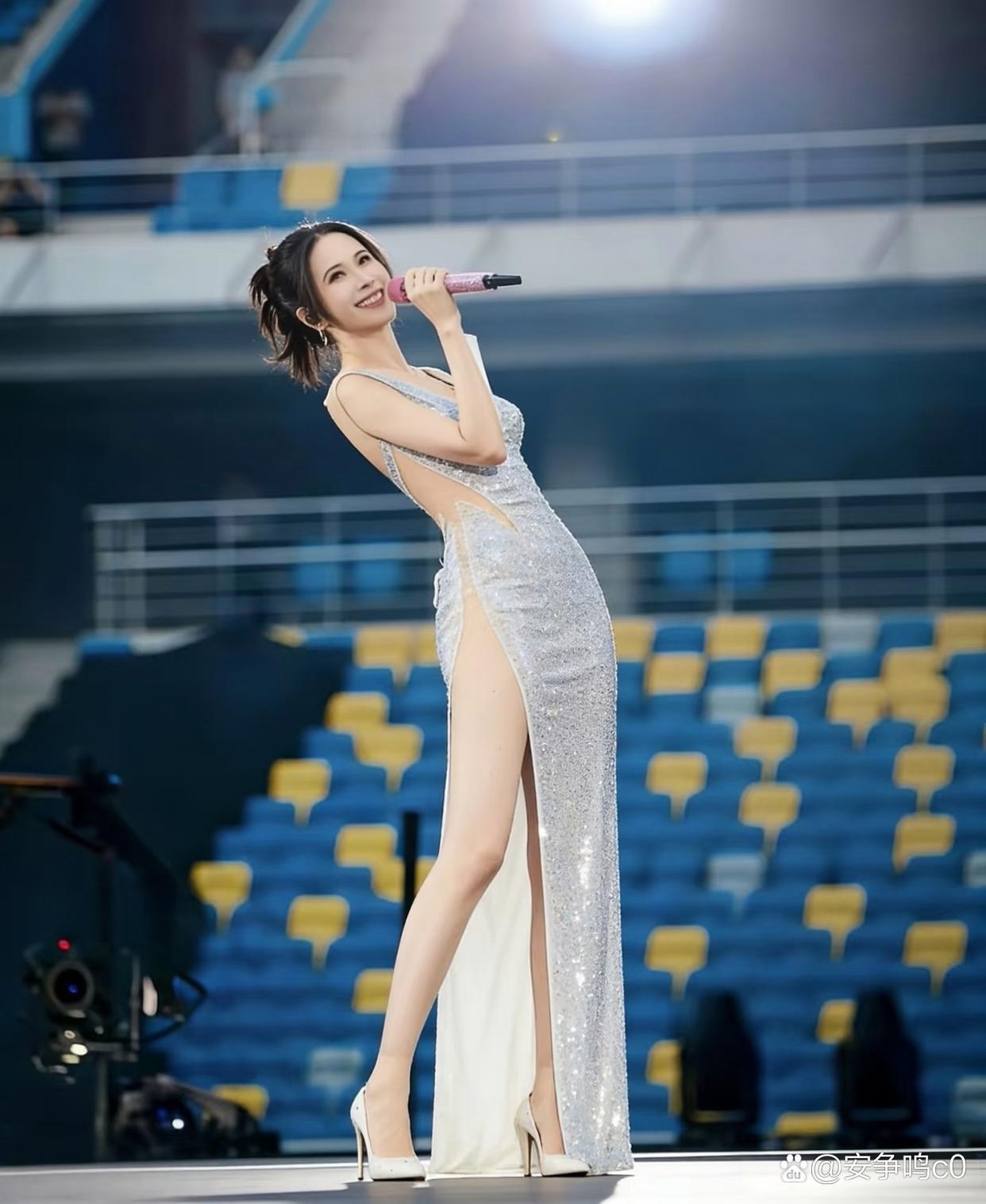 莫文蔚的腿这腿能赶上我的命，难怪要买那么贵的保险，太美啦 