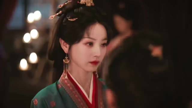 #嫁金钗毛林林演宠妃专业对口# 毛林林一出场我直接坐直了，周芙抬眼那下，当年郑儿的阴影全回来了。但她