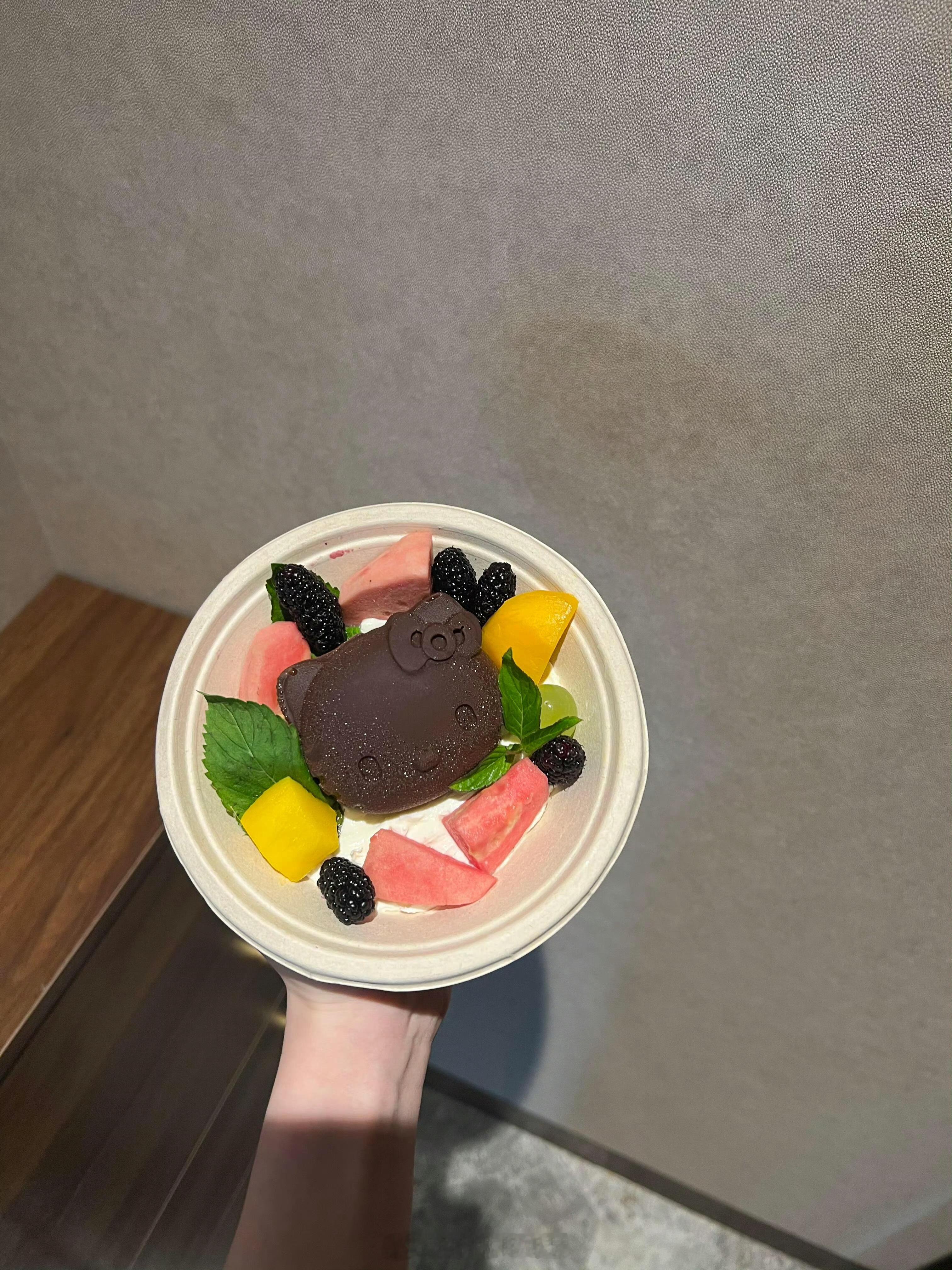 不要在任何人身上找安全感归属感,六点的早餐和半夜的夜宵都可以自己吃,玫瑰可以自己