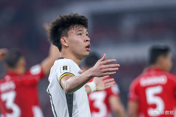 国足无缘2026世界杯 很多球迷期待王钰栋等一批年轻球员能迅速崛起，我也有同样的
