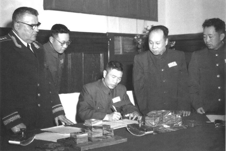 根据中苏两国政府1950年2月14日关于旅顺口的协定而组成的、负责办理苏联军队撤