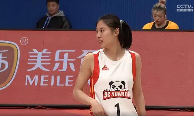 2023-24赛季中国女篮职业联赛结果了18轮的争夺，内蒙古女篮凭借张绮芳的压哨