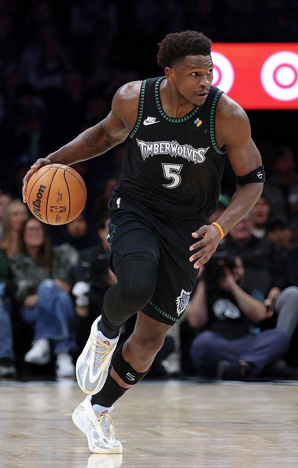 华子 · adidas AE 2 马年登场29分钟 18投8中 三分球8投5中2