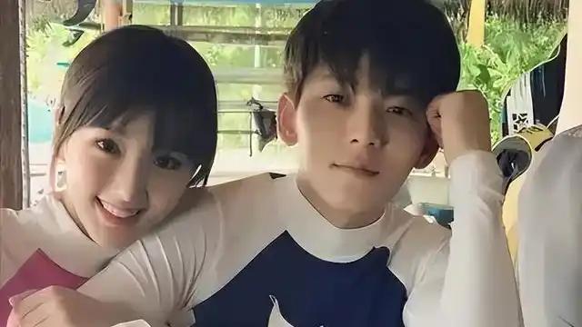 毛晓彤连夜搬家分手名场面，九年了她活成标杆陈翔还在卖惨陈翔又出来蹦跶了，当年那点