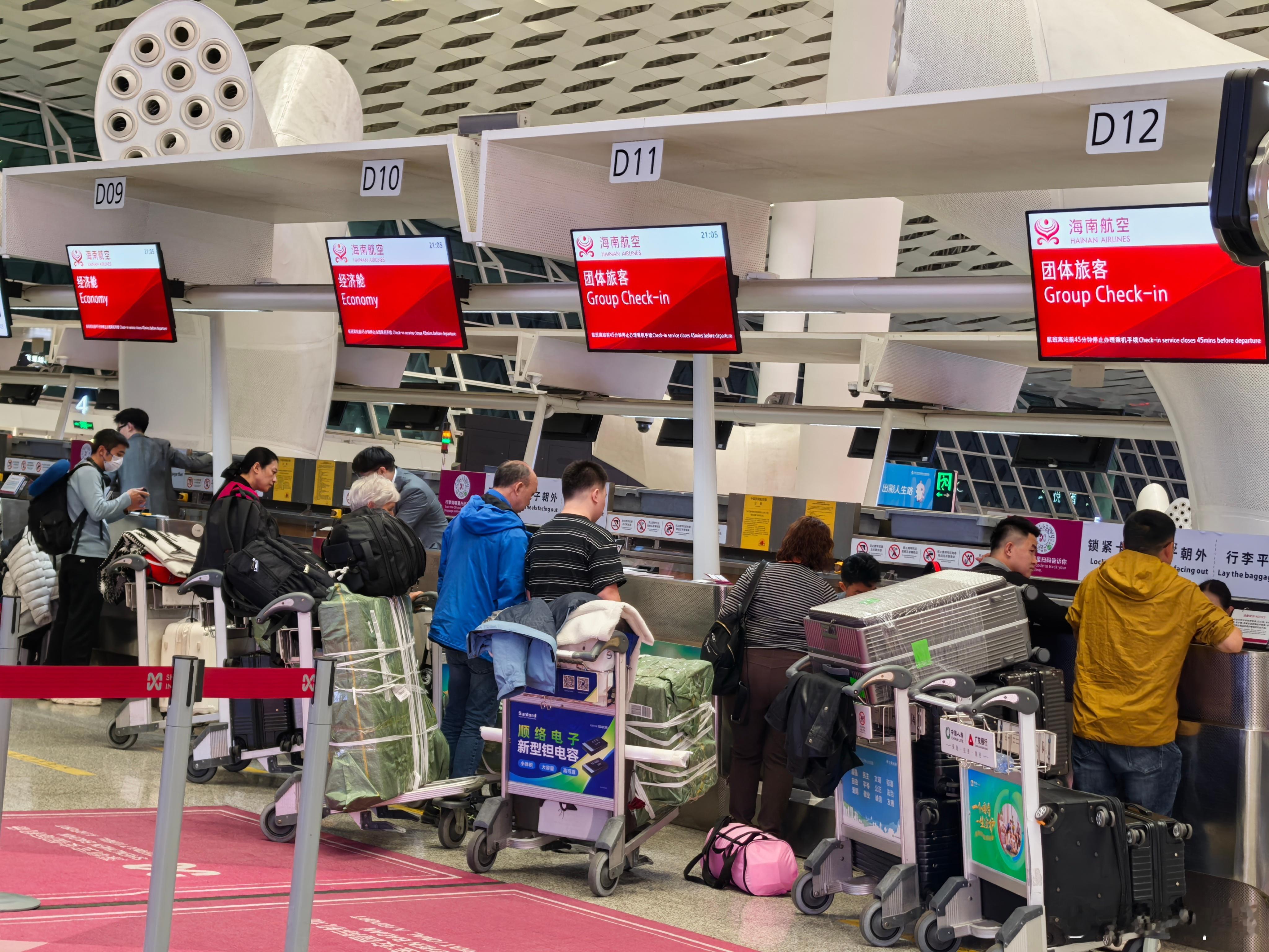 众生皆佛，各有各的美好。两件行李托运，一件17kg，一件25kg。提前赶到值机口