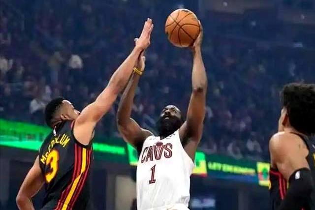 赢球了，但有人挺尴尬的！
 

骑士主场122比116干掉老鹰，米切尔31分，莫