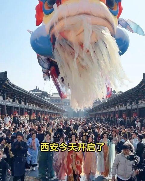 西安今天开启了！
📍西安 戚薇国风服饰(西安店)
西安今天开启了！