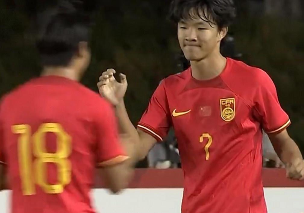 中国U16国家队3-2战胜塔吉克斯坦U16，取得两连胜，首发边锋袁博涵上半场造点