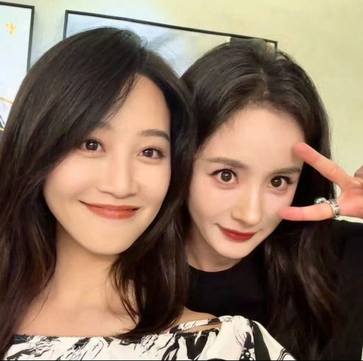 恭喜杨幂闺蜜从唐嫣，angelababy，刘诗诗换到了现在的蓝盈莹，祝姐妹情深永