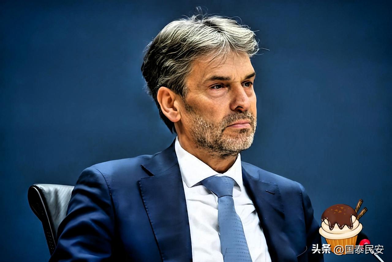 荷兰光刻机巨头ASML在媒体宣布

近几日，荷兰光刻机巨头ASML发言称，西方国