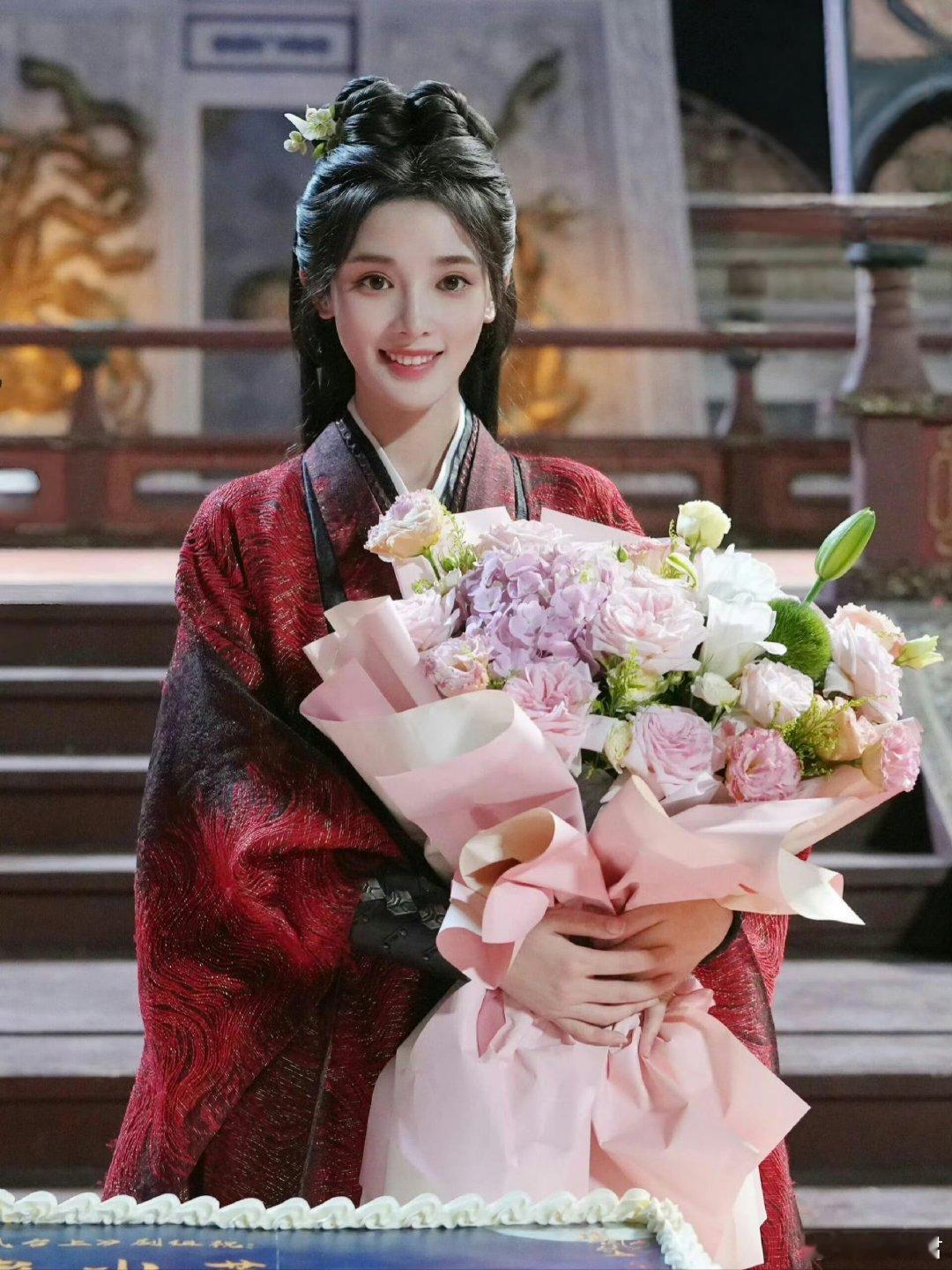 彭小苒搭档莲花楼导演郭虎 彭小苒陈鹤一朝无念横店开机 深耕古装赛道持续输出精品，
