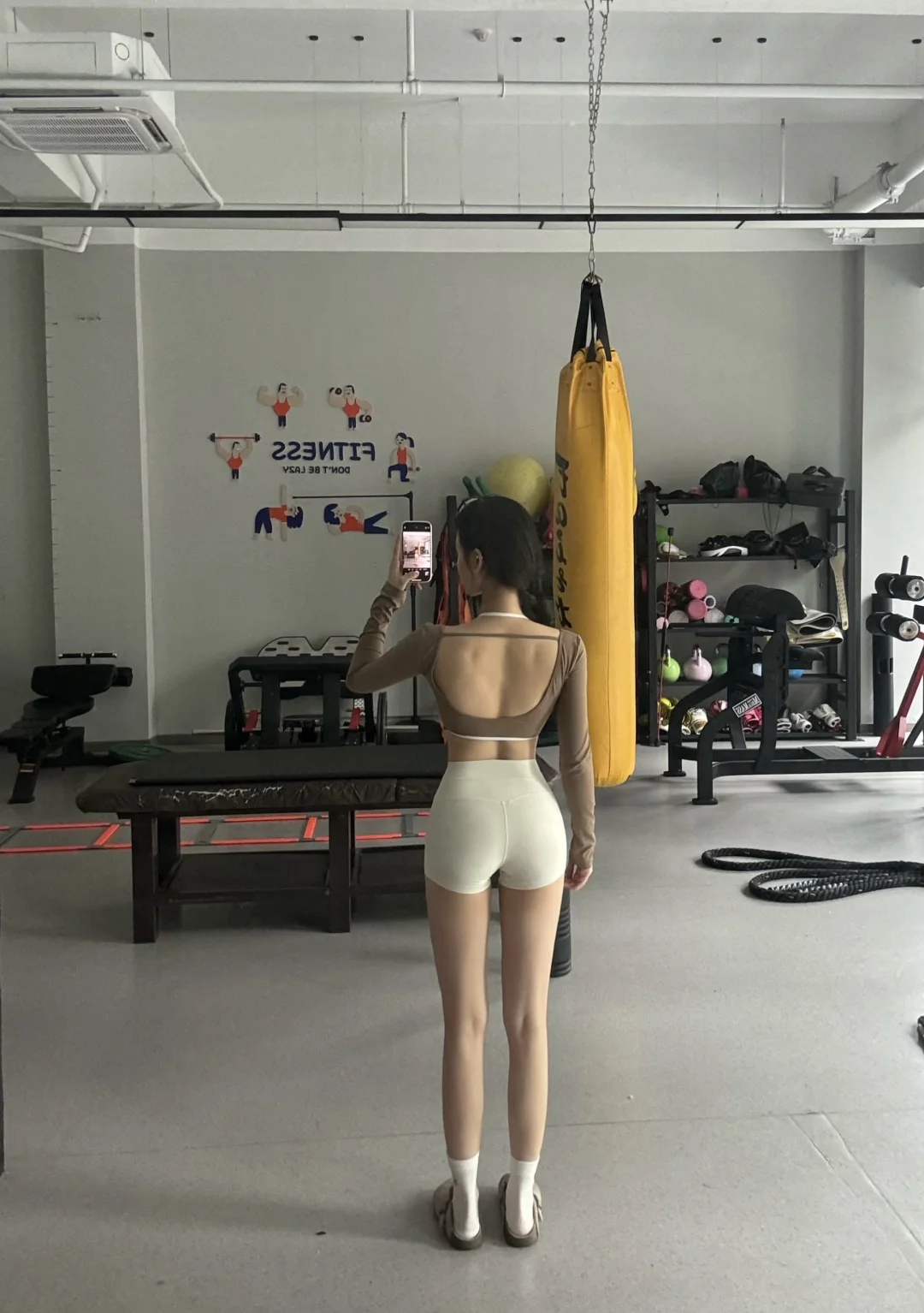 说！是不是很喜欢我的背