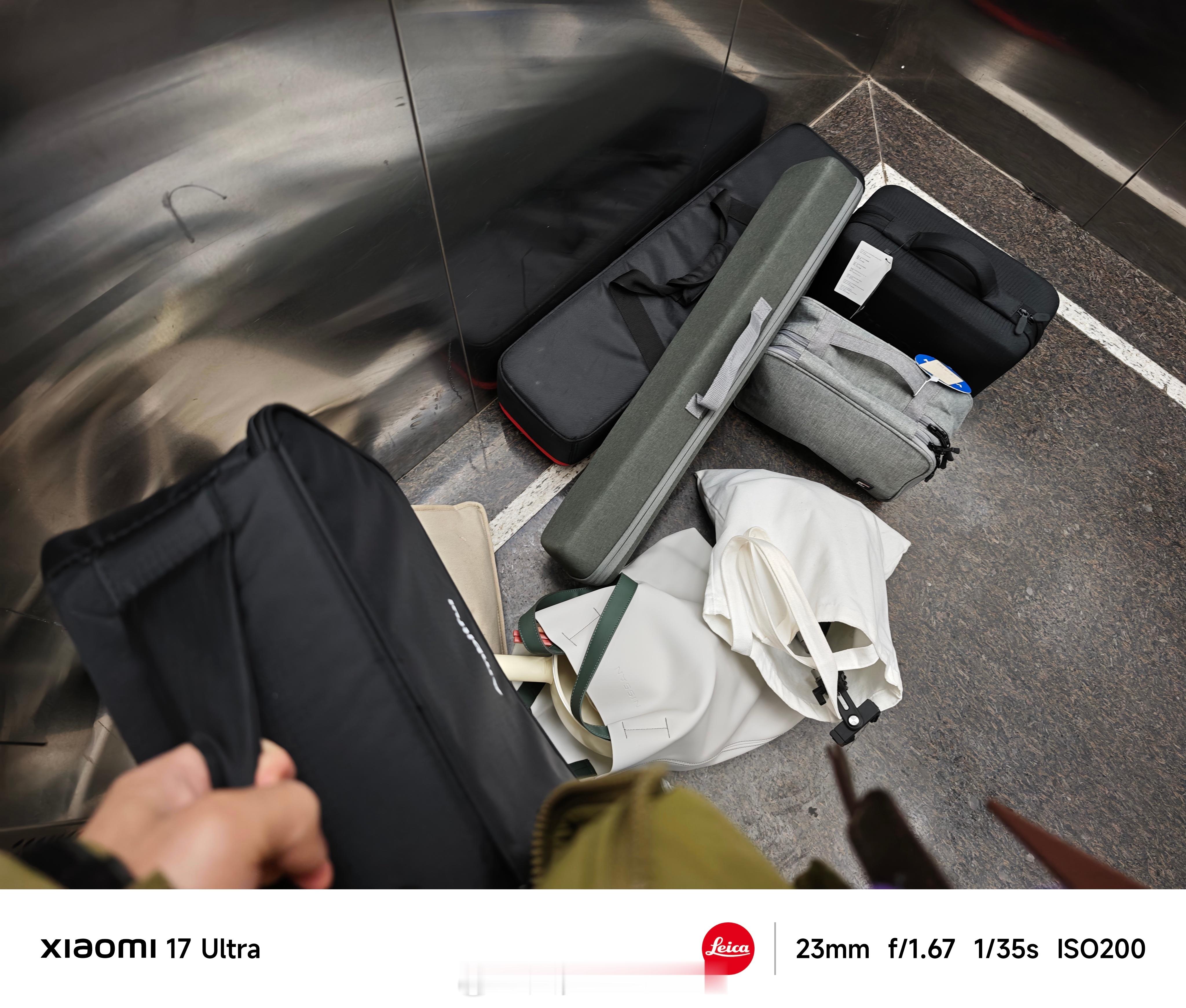 早兄弟们，出去搬点东西，搞得像搬家一样