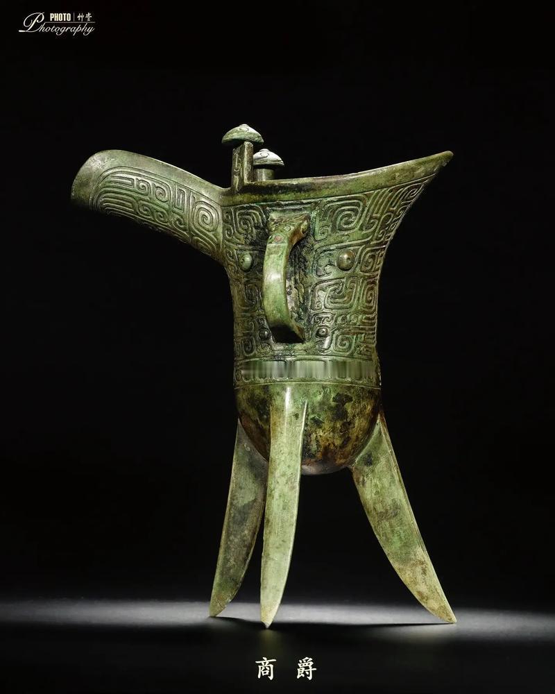 “天爵”与“人爵”——

孟子曰：
“有天爵者，有人爵者。
“仁义忠信，乐善不倦