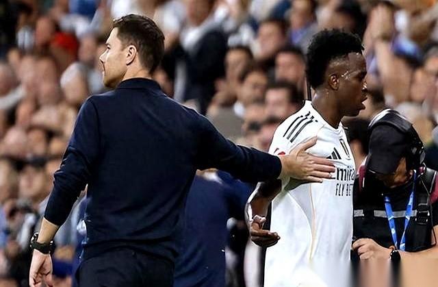 我跟你讲，阿隆索这人，是真有点东西的。
他准备在安菲尔德，当着利物浦的面，原封不