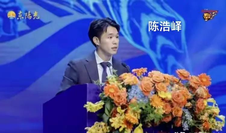 广东宏远男篮新任总经理陈浩峰和朱芳雨总经理对比：
     
一、陈浩峰
   