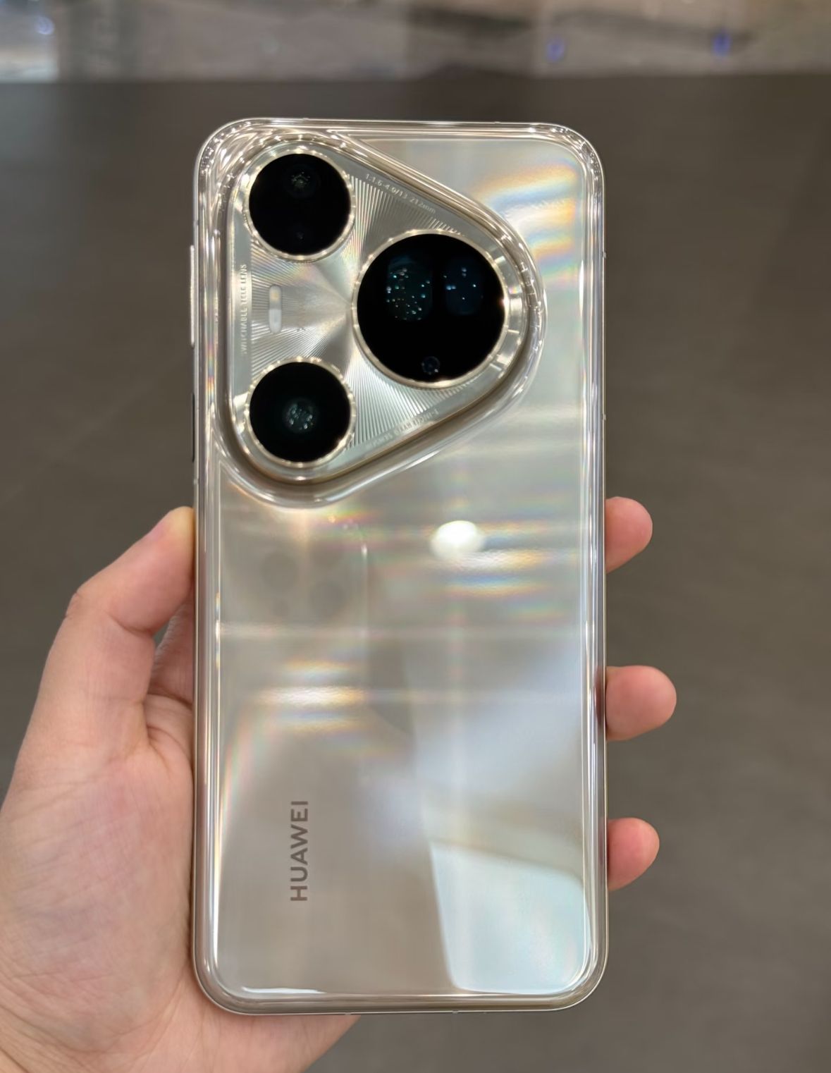 华为上线新春优惠 讲真，华为这次新春优惠太懂我们打工人了！我盯Pura 80 系