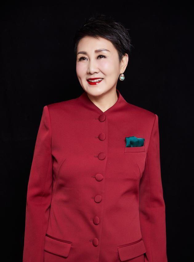 演员，张凯丽说，我是一直喜欢唱歌的，本来想的是当一个歌星，年轻的时候，还参加了电