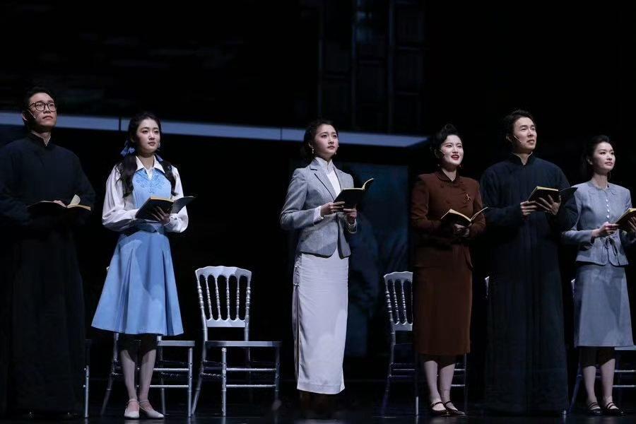 关晓彤讲述人民艺术家秦怡的少女时代关晓彤说前辈的青春波澜壮阔 关晓彤这段话挺打动