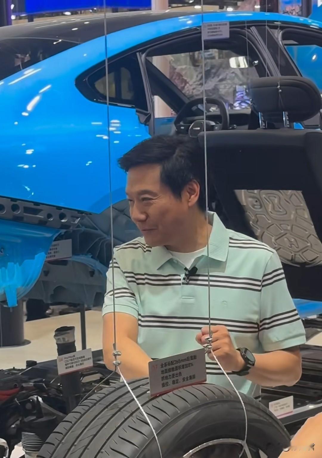 为何程序员一生都钟情于条纹和格子衫？雷总此次没穿素色西装，而是换上了程序员喜爱的