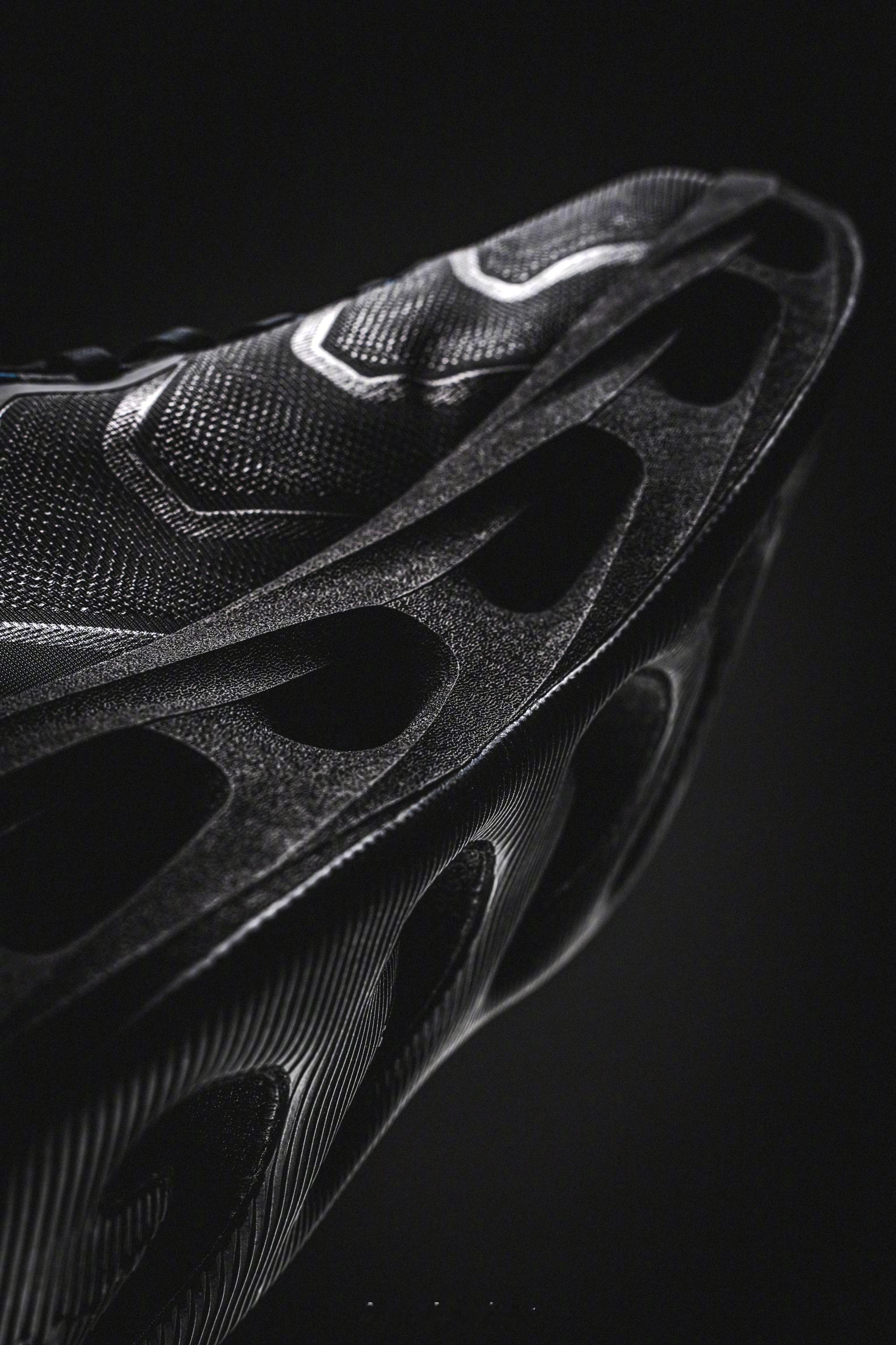 LI-NING ARC 20262026「李宁弧家族」来啦！䨻弧科技：全掌䨻科技