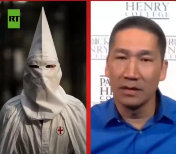 美国政坛最近上演了一出荒诞大戏。

海军部长突然被炒，越南裔副部长高雄火速接任代