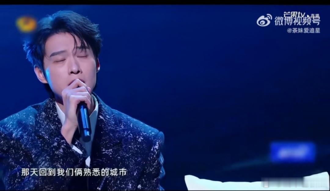 魏大勋嗓音音色好绝魏大勋唱歌开口跪 甜与疼各占一半的复杂情绪被他拿捏得恰到好处，