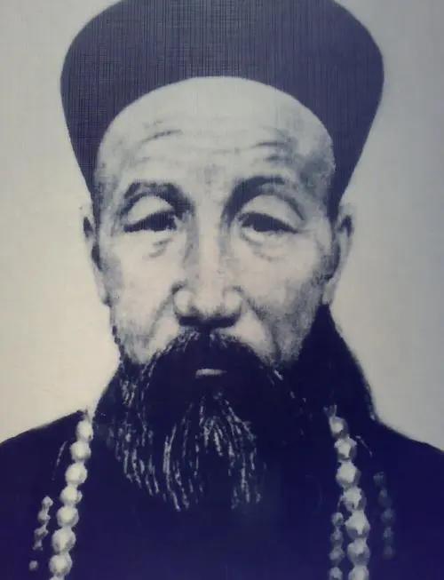 1833年，23岁的曾国藩复读第七次，以倒数第二的成绩考上一个普通本科。

18
